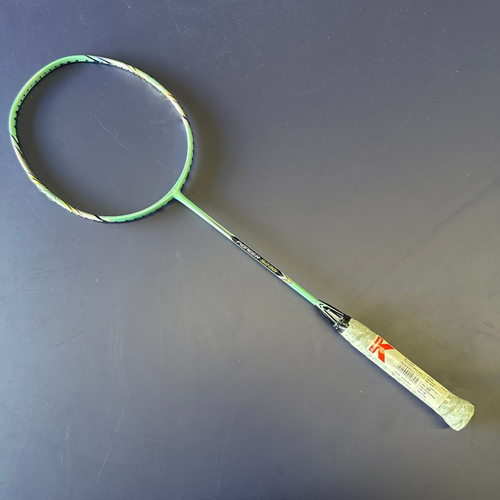 CLEARANCE SALE Kawasaki Carbon Fiber Badminton Racket （clearance model, can be strung up to 28lbs）Including strings