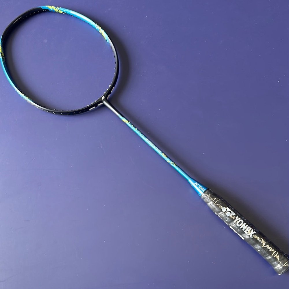 Yonex Nanoflare  700 Badminton racket 4U G5 Weight 83g